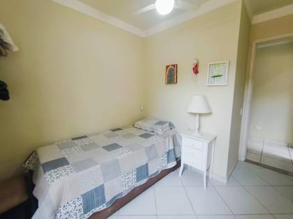 Espaçosa Casa Sobrado à Venda com 6 Dormitórios (5 Suítes) e Piscina - 314m²
