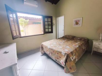 Espaçosa Casa Sobrado à Venda com 6 Dormitórios (5 Suítes) e Piscina - 314m²