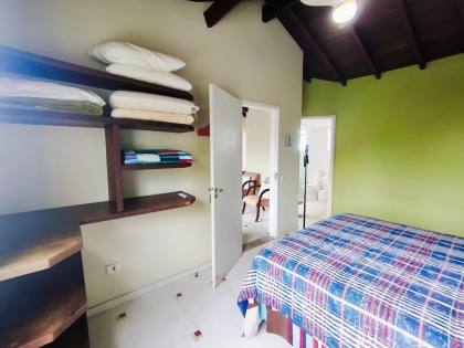 Espaçosa Casa Sobrado à Venda com 6 Dormitórios (5 Suítes) e Piscina - 314m²