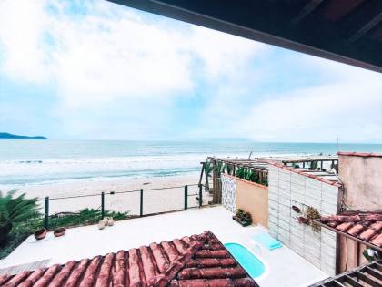 Espaçosa Casa Sobrado à Venda com 6 Dormitórios (5 Suítes) e Piscina - 314m²