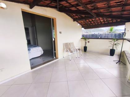 Espaçosa Casa Sobrado à Venda com 6 Dormitórios (5 Suítes) e Piscina - 314m²