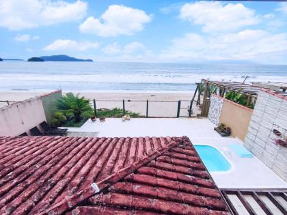 Espaçosa Casa Sobrado à Venda com 6 Dormitórios (5 Suítes) e Piscina - 314m²