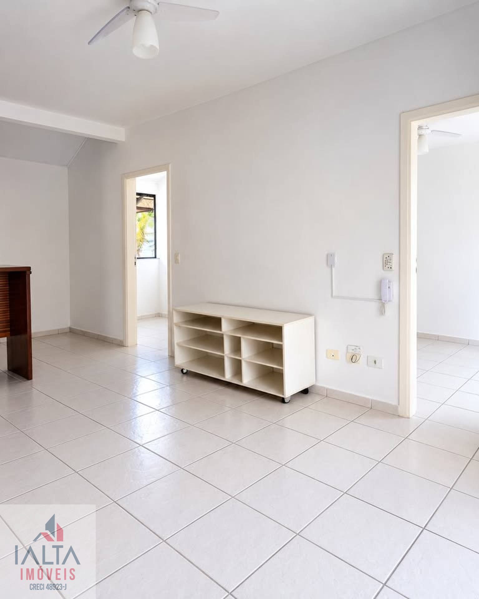 Excelente Apartamento com 1 Suíte Ampla e Vaga em Condomínio Fechado no Itaguá