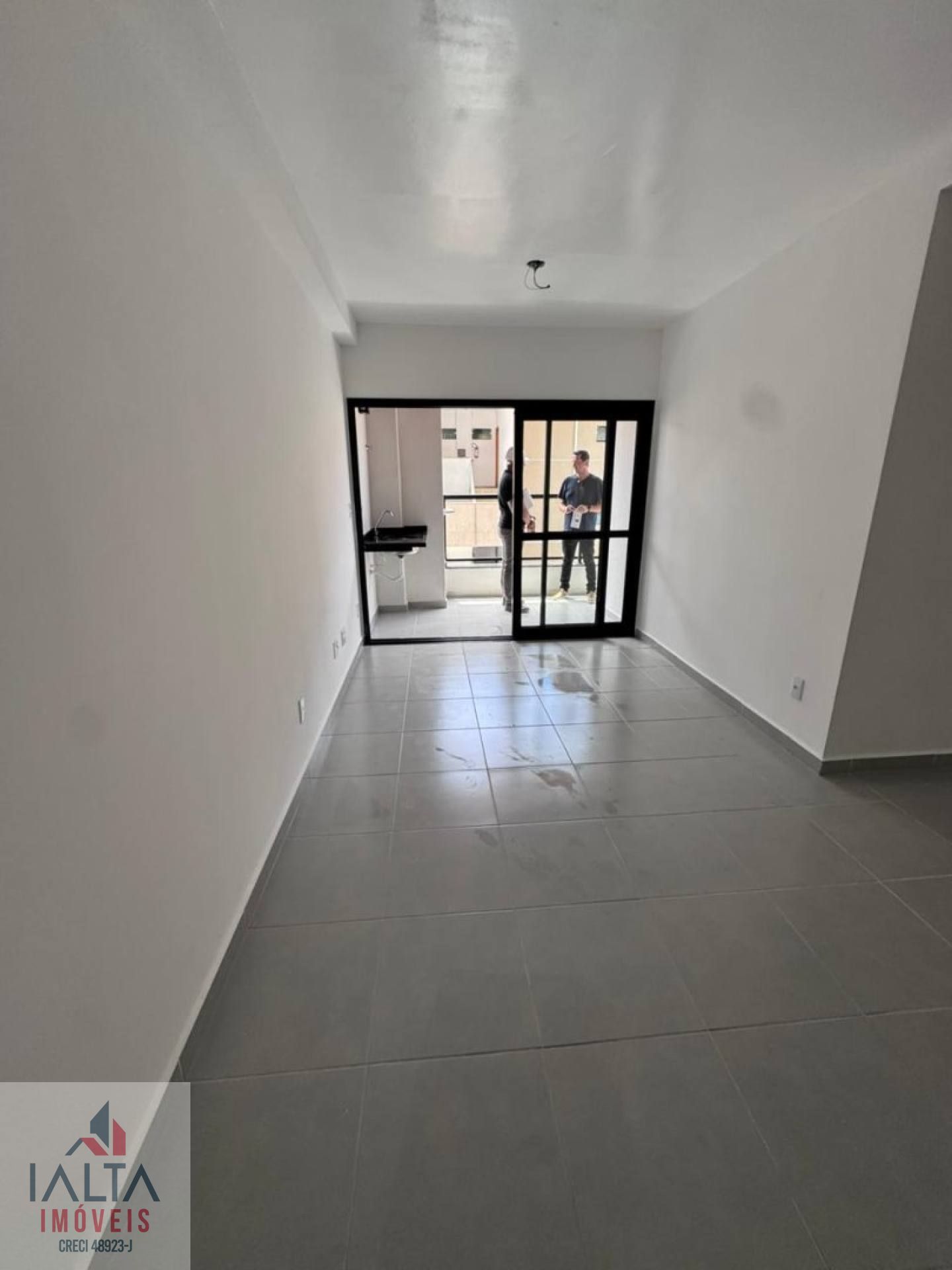 Apartamento Novo com 2 Dormitórios (1 Suíte) no Itaguá a 750m da Praia