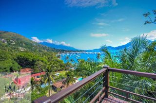 Casa de Luxo à venda em Ilhabela com 8 Suítes e Vista Panorâmica para o Mar