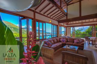 Casa de Luxo à venda em Ilhabela com 8 Suítes e Vista Panorâmica para o Mar