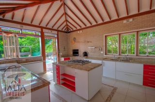 Casa de Luxo à venda em Ilhabela com 8 Suítes e Vista Panorâmica para o Mar
