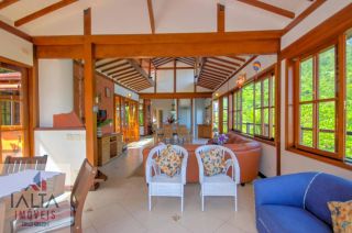Casa de Luxo à venda em Ilhabela com 8 Suítes e Vista Panorâmica para o Mar