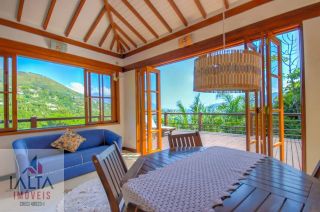 Casa de Luxo à venda em Ilhabela com 8 Suítes e Vista Panorâmica para o Mar
