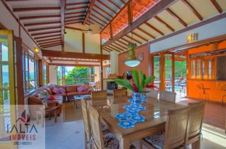 Casa de Luxo à venda em Ilhabela com 8 Suítes e Vista Panorâmica para o Mar