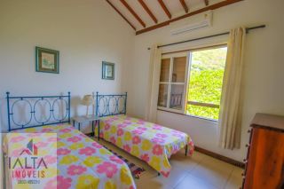 Casa de Luxo à venda em Ilhabela com 8 Suítes e Vista Panorâmica para o Mar