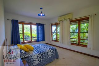 Casa de Luxo à venda em Ilhabela com 8 Suítes e Vista Panorâmica para o Mar