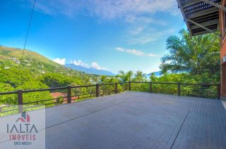 Casa de Luxo à venda em Ilhabela com 8 Suítes e Vista Panorâmica para o Mar