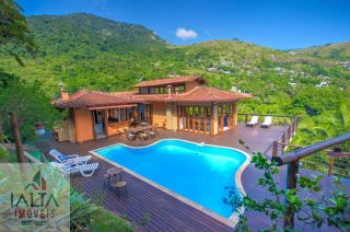 Casa de Luxo à venda em Ilhabela com 8 Suítes e Vista Panorâmica para o Mar