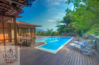Casa de Luxo à venda em Ilhabela com 8 Suítes e Vista Panorâmica para o Mar