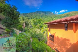 Casa de Luxo à venda em Ilhabela com 8 Suítes e Vista Panorâmica para o Mar