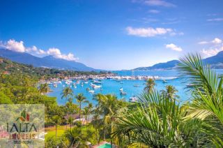 Casa de Luxo à venda em Ilhabela com 8 Suítes e Vista Panorâmica para o Mar