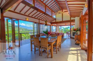 Casa de Luxo à venda em Ilhabela com 8 Suítes e Vista Panorâmica para o Mar