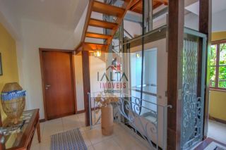Casa de Luxo à venda em Ilhabela com 8 Suítes e Vista Panorâmica para o Mar