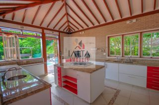 Casa de Luxo à venda em Ilhabela com 8 Suítes e Vista Panorâmica para o Mar