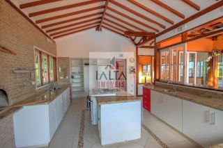 Casa de Luxo à venda em Ilhabela com 8 Suítes e Vista Panorâmica para o Mar