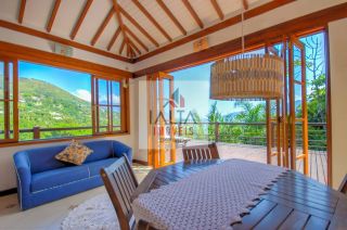 Casa de Luxo à venda em Ilhabela com 8 Suítes e Vista Panorâmica para o Mar