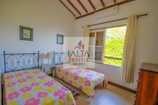 Casa de Luxo à venda em Ilhabela com 8 Suítes e Vista Panorâmica para o Mar