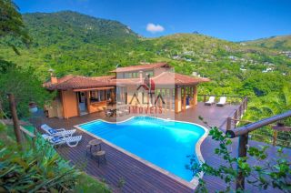 Casa de Luxo à venda em Ilhabela com 8 Suítes e Vista Panorâmica para o Mar