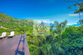 Casa de Luxo à venda em Ilhabela com 8 Suítes e Vista Panorâmica para o Mar