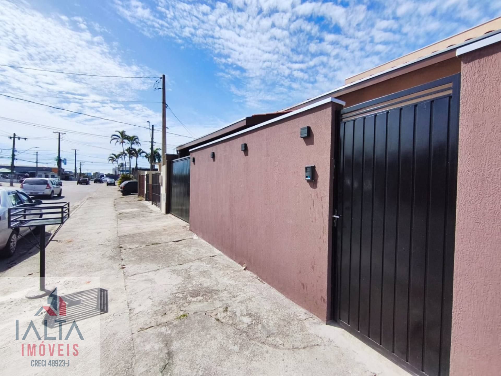 Casa/Comercio à venda no Indaiá, Caraguatatuba com 3 suítes e Potencial Comercial/Residencial