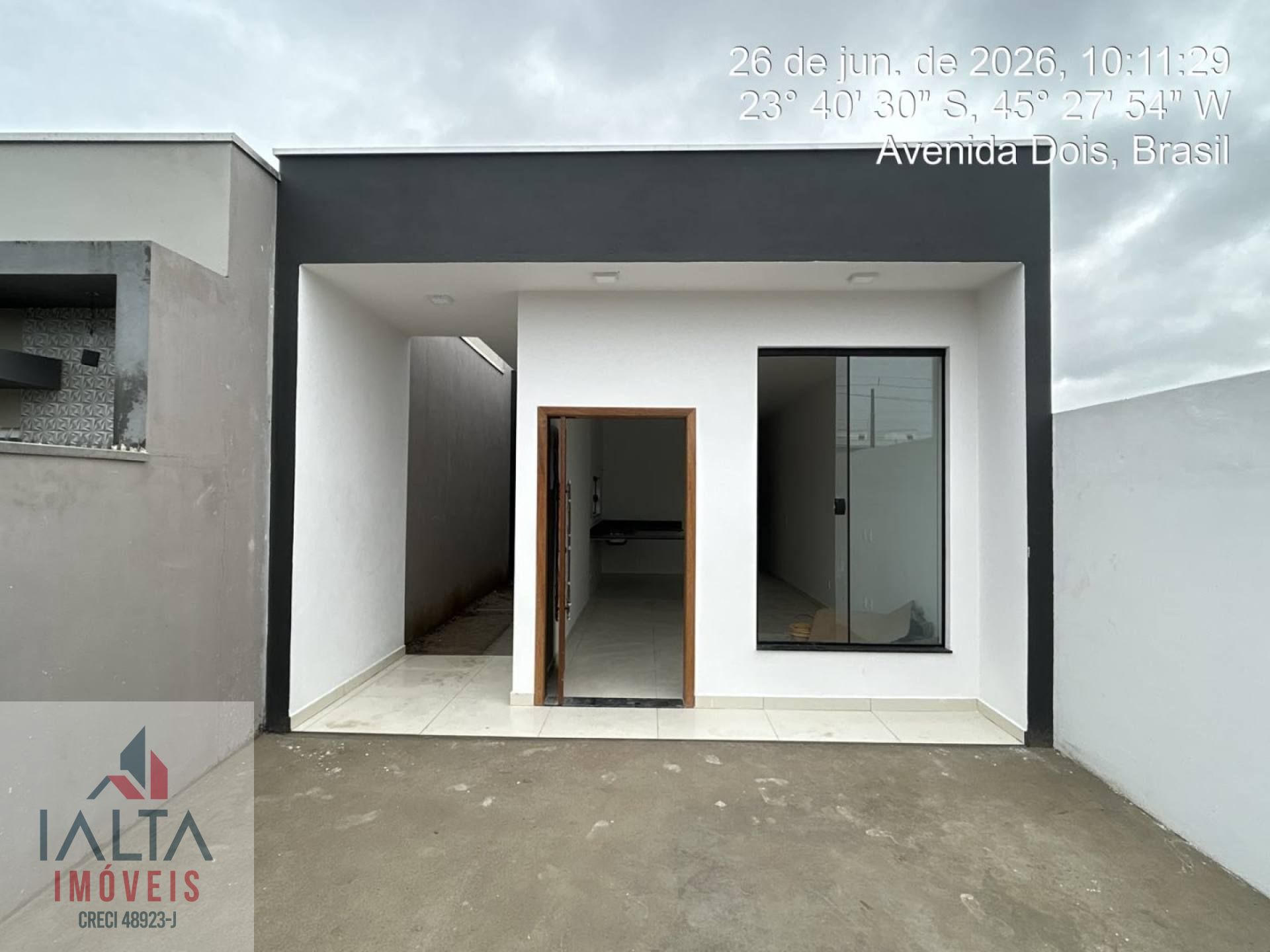 Linda Casa Moderna em Caraguatatuba – Bairro dos Golfinhos