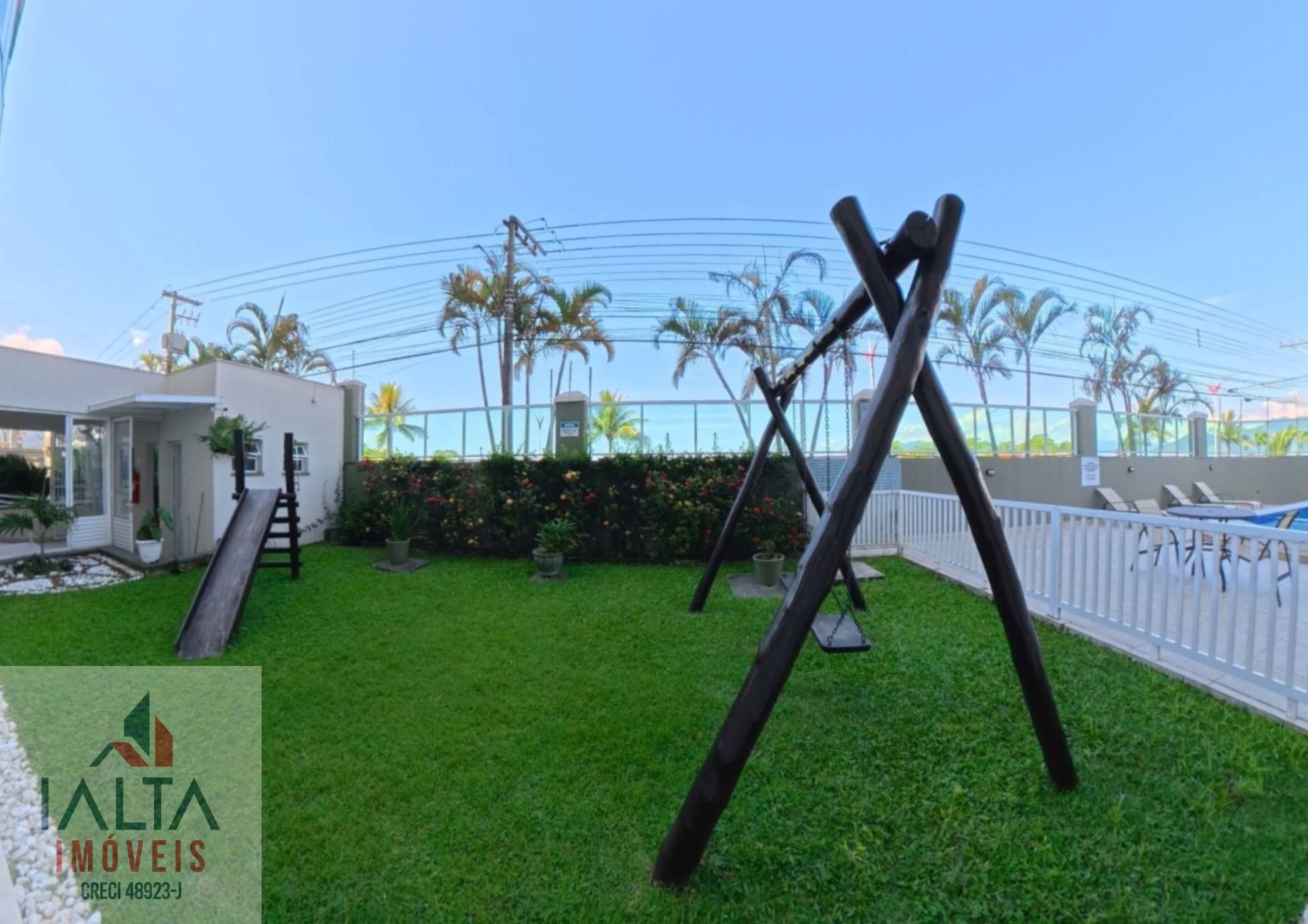 Apartamemto venda na Praia das Palmeiras com 2 quartos e lazer completo em Caraguatatuba