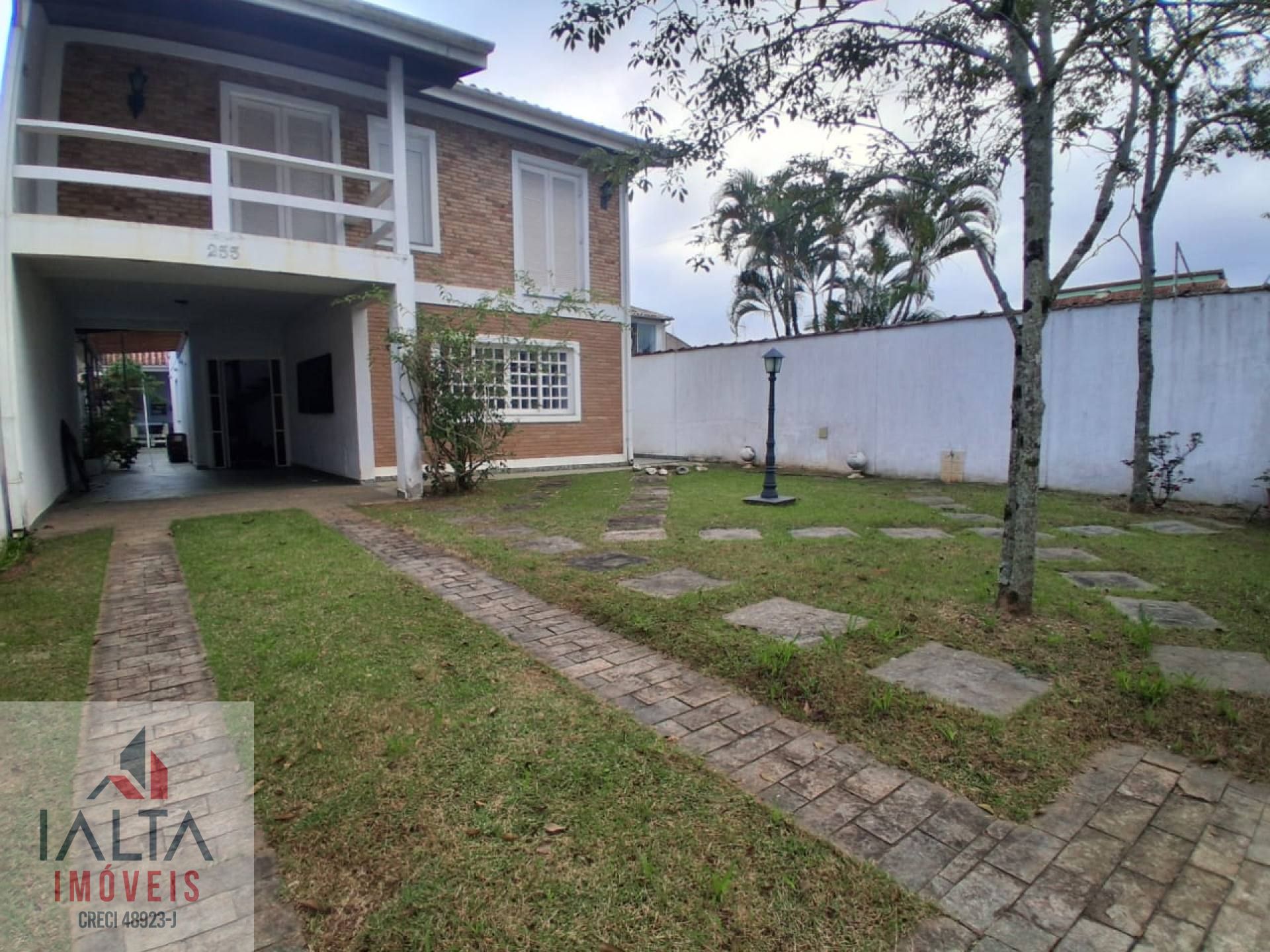 Casa Para Vender com 4 quartos 4 suítes no bairro Martim de Sá em Caraguatatuba