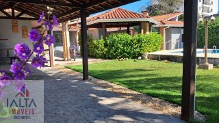 Casa de Alto Padrão à venda em Caraguatatuba com 4 suítes, piscina e 5 vagas na MARTIM DE SÁ