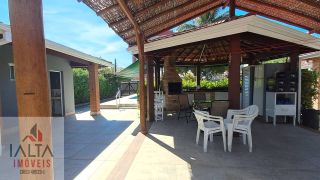 Casa de Alto Padrão à venda em Caraguatatuba com 4 suítes, piscina e 5 vagas na MARTIM DE SÁ
