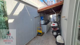 Casa de Alto Padrão à venda em Caraguatatuba com 4 suítes, piscina e 5 vagas na MARTIM DE SÁ