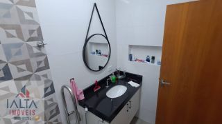 Casa de Alto Padrão à venda em Caraguatatuba com 4 suítes, piscina e 5 vagas na MARTIM DE SÁ