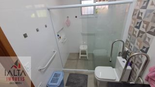 Casa de Alto Padrão à venda em Caraguatatuba com 4 suítes, piscina e 5 vagas na MARTIM DE SÁ