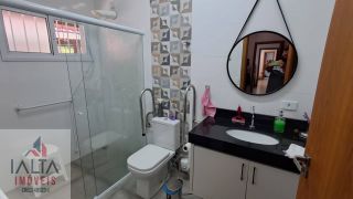 Casa de Alto Padrão à venda em Caraguatatuba com 4 suítes, piscina e 5 vagas na MARTIM DE SÁ