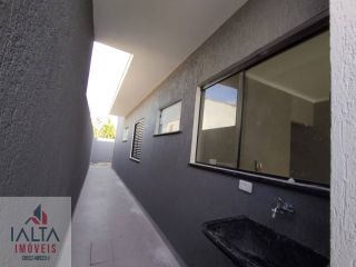Casa à venda no Balneário Mar Azul, Caraguatatuba - 2 quartos (1 suíte) e amplo terreno