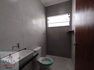 Casa à venda no Balneário Mar Azul, Caraguatatuba - 2 quartos (1 suíte) e amplo terreno