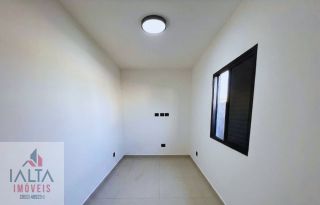 Casa à venda no Jardim das Palmeiras – Caraguatatuba com 2 quartos (1 suíte) e quintal privativo