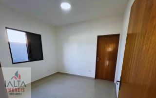 Casa à venda no Jardim das Palmeiras – Caraguatatuba com 2 quartos (1 suíte) e quintal privativo