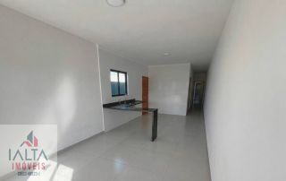Casa à venda no Jardim das Palmeiras – Caraguatatuba com 2 quartos (1 suíte) e quintal privativo