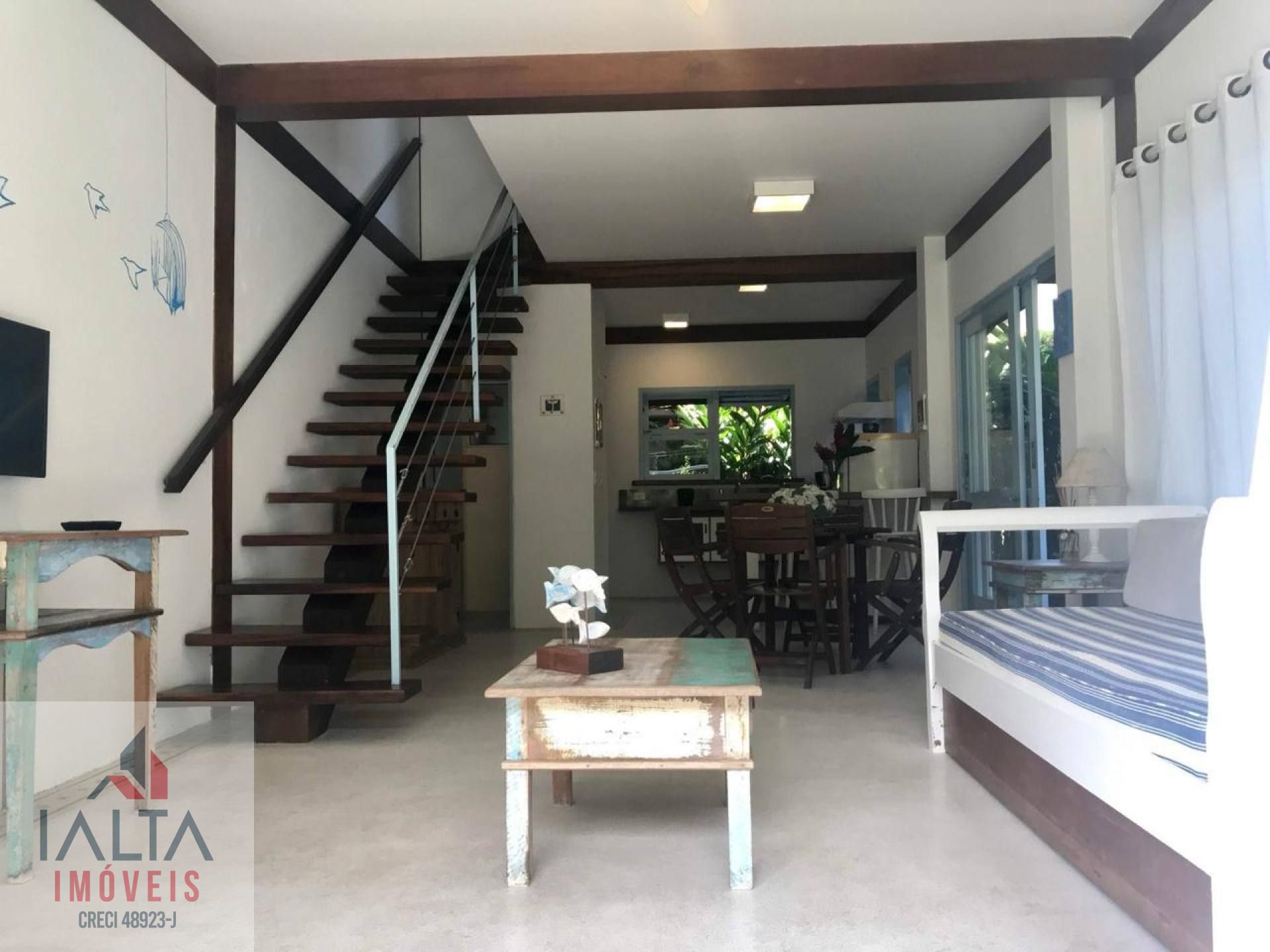 Casa Mobiliada em Condomínio para Locação Definitiva | 2 Dormitórios e Piscina