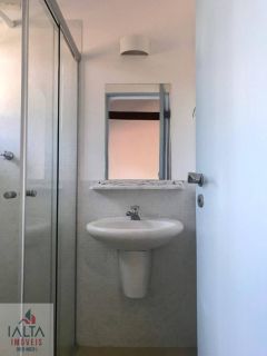 Casa Mobiliada em Condomínio para Locação Definitiva | 2 Dormitórios e Piscina