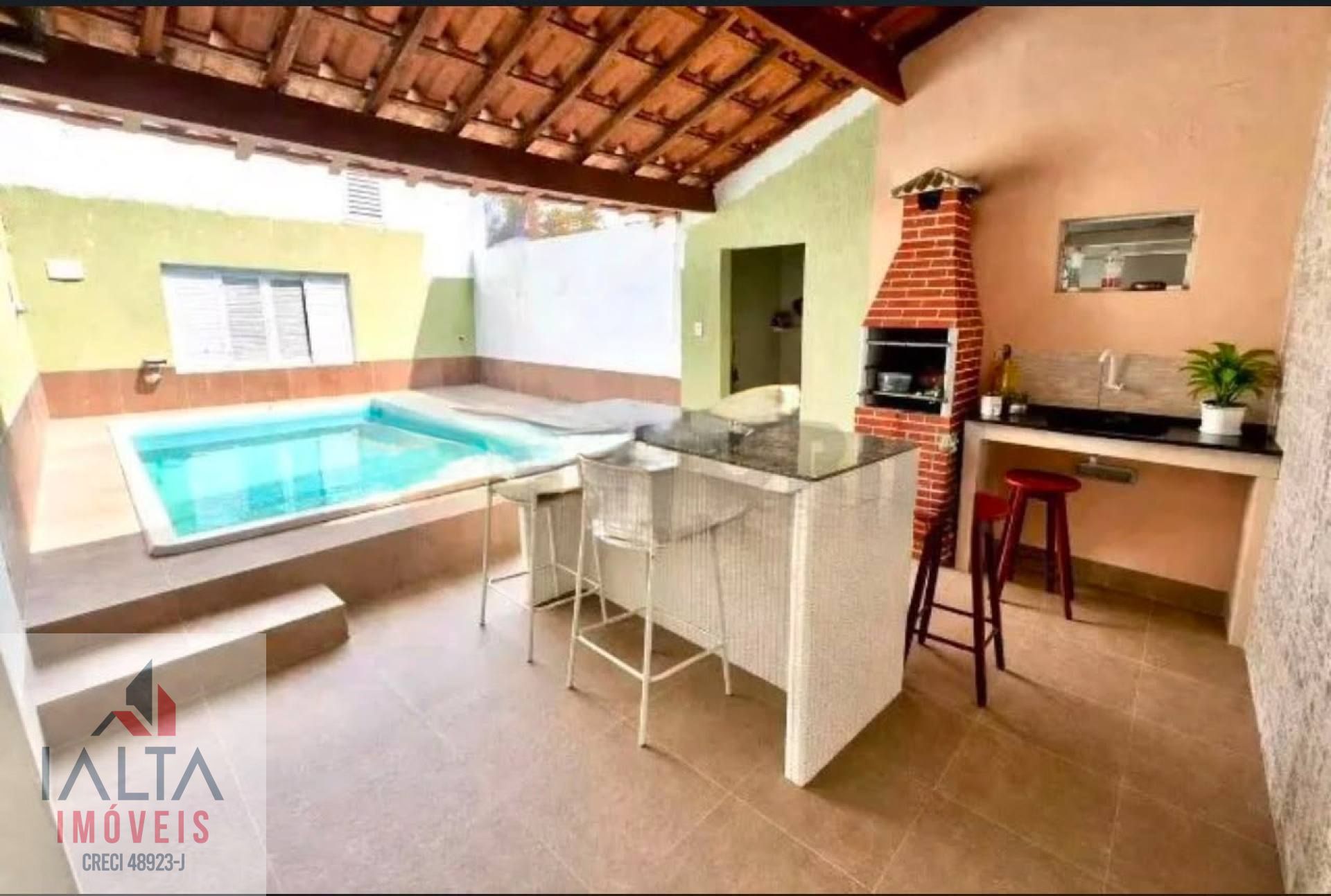 Casa 2 dormitórios com piscina - Praia das Palmeiras, Caraguatatuba/SP