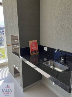 Apto semi novo, andar alto, 2 suites, lavabo, varanda gourmet, garagem coberta, área de lazer no terraço.