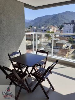 Apto semi novo, andar alto, 2 suites, lavabo, varanda gourmet, garagem coberta, área de lazer no terraço.