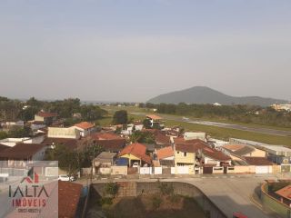 Apto semi novo, andar alto, 2 suites, lavabo, varanda gourmet, garagem coberta, área de lazer no terraço.